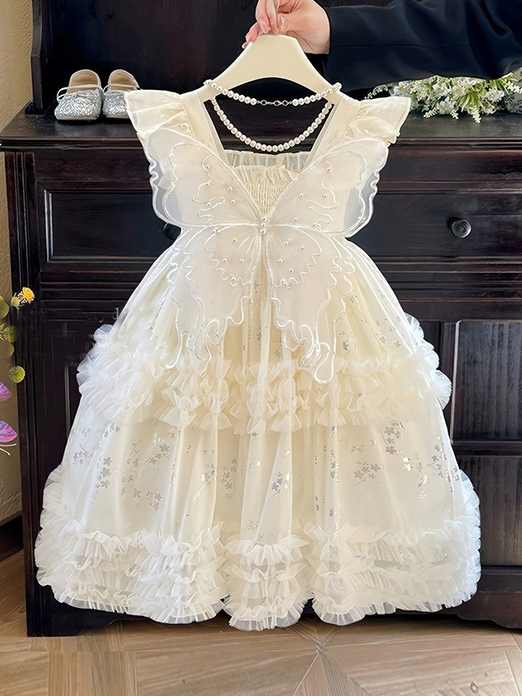 Summer Flying Sleeve Mesh Dress for Girls / Featuring 3D Butterfly Angel Wings / a Floral Tulle Mid-Length Skirt