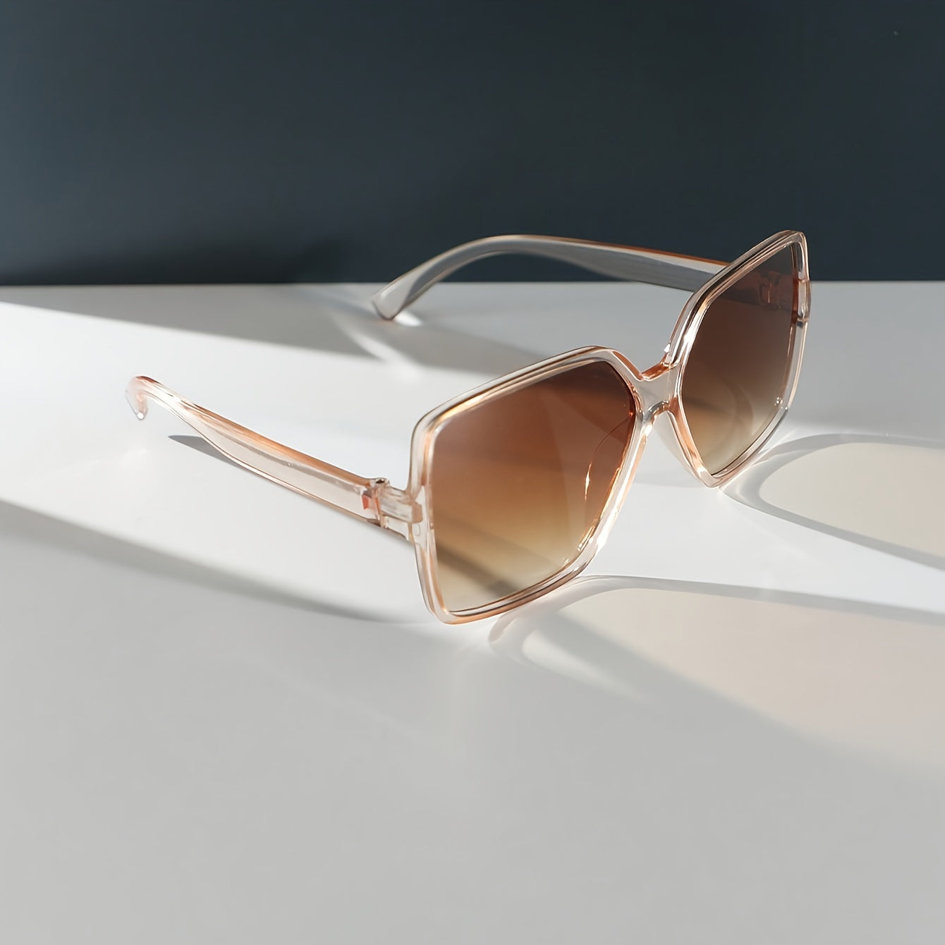 [Gradient Square Glasses] Women's Fashion Gradient Lens Square Glasses - 1 Pair - Durable PC Frame, Stylish, Comfortable, and Versatile Eyewear for Daily Streetwear, Photography, and Music Festival Wear